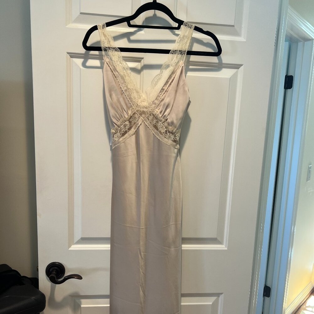 NEW WITH TAGS Abercrombie & Fitch Cream Satin/Lace Dress